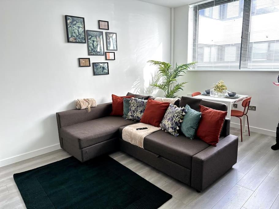 Studio Apartment In Milton Keynes Eksteriør billede